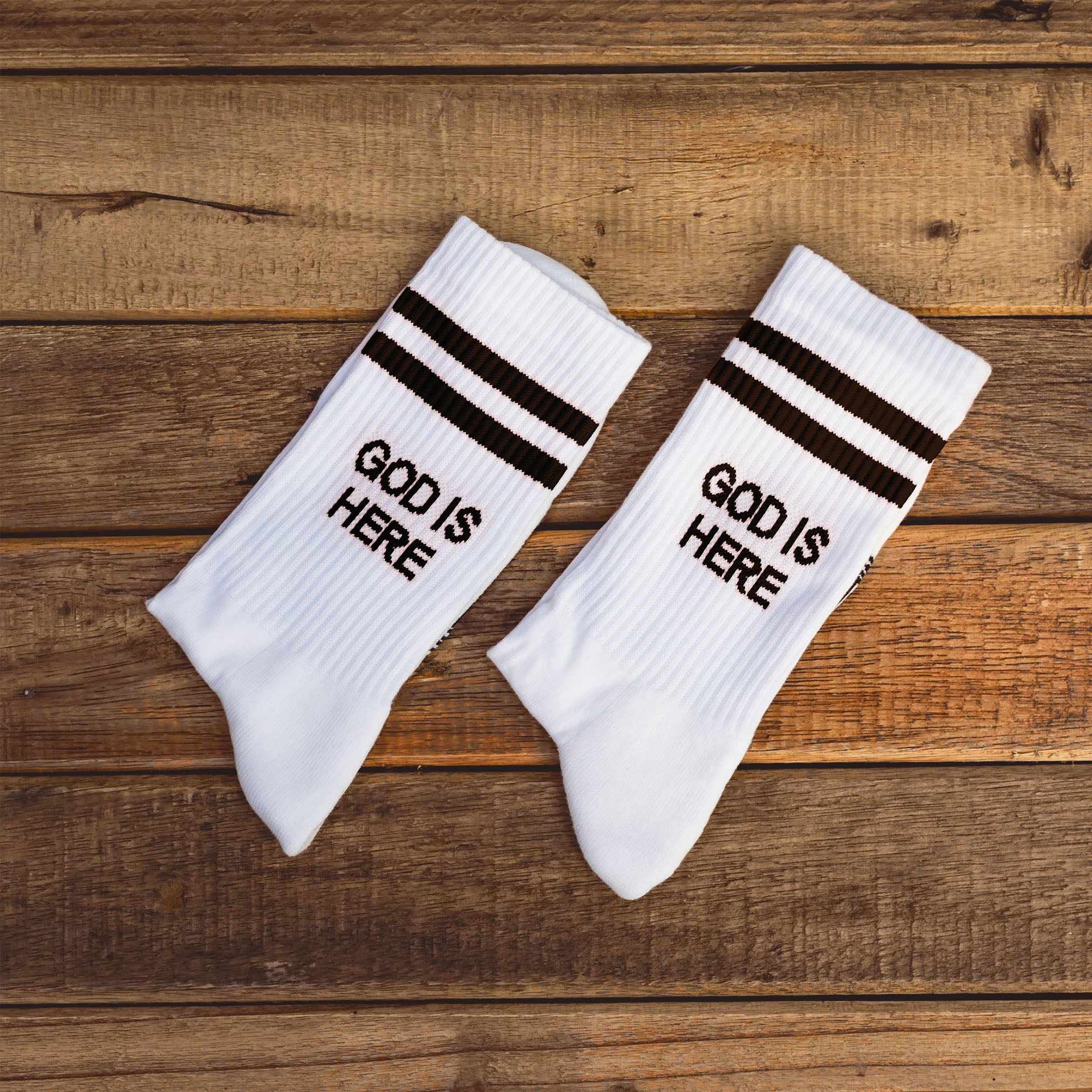 Socken | GOD IS HERE | schwarz