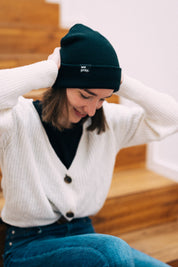 Beanie | we pray | schwarz