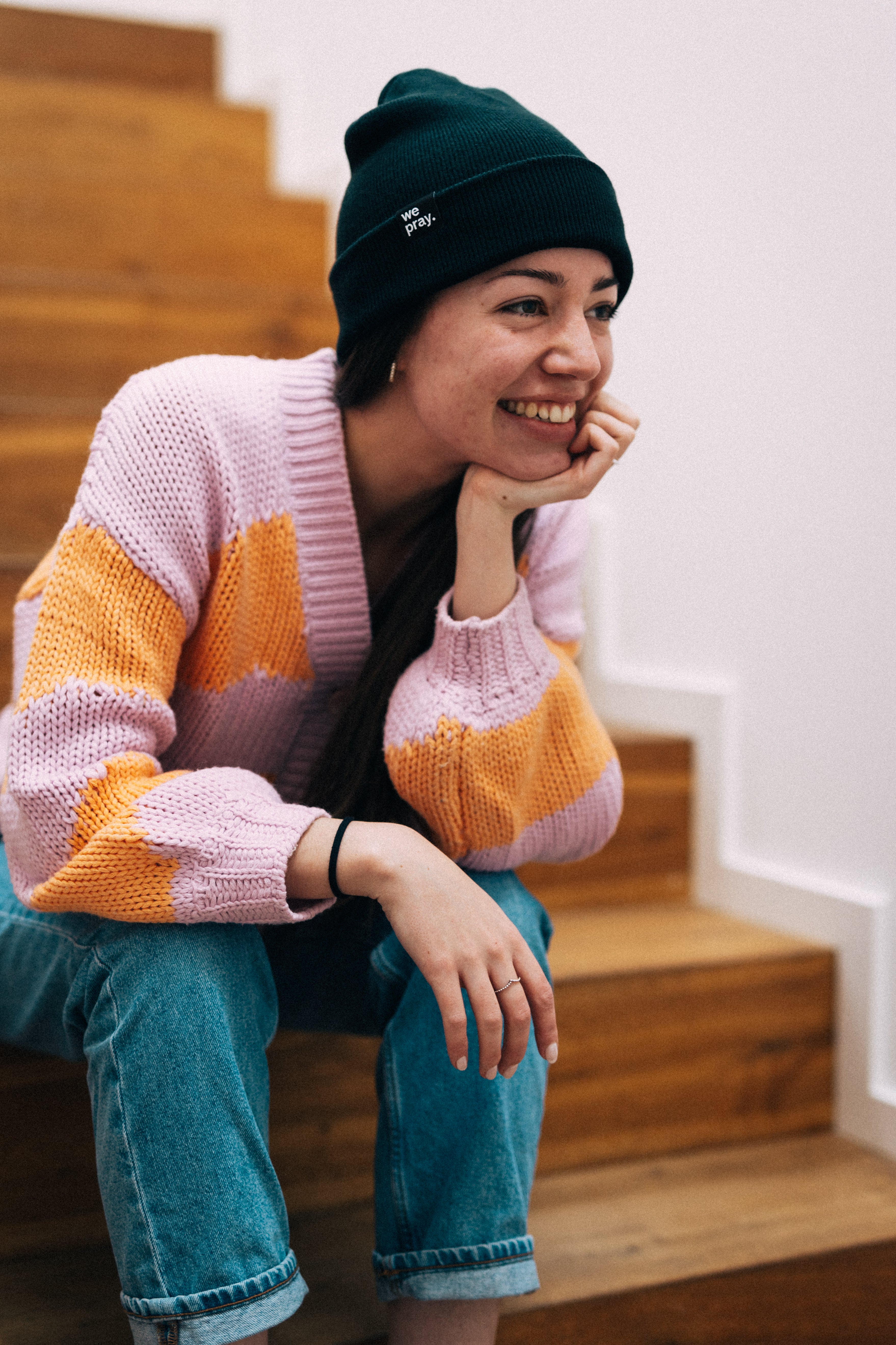 Beanie | we pray | schwarz