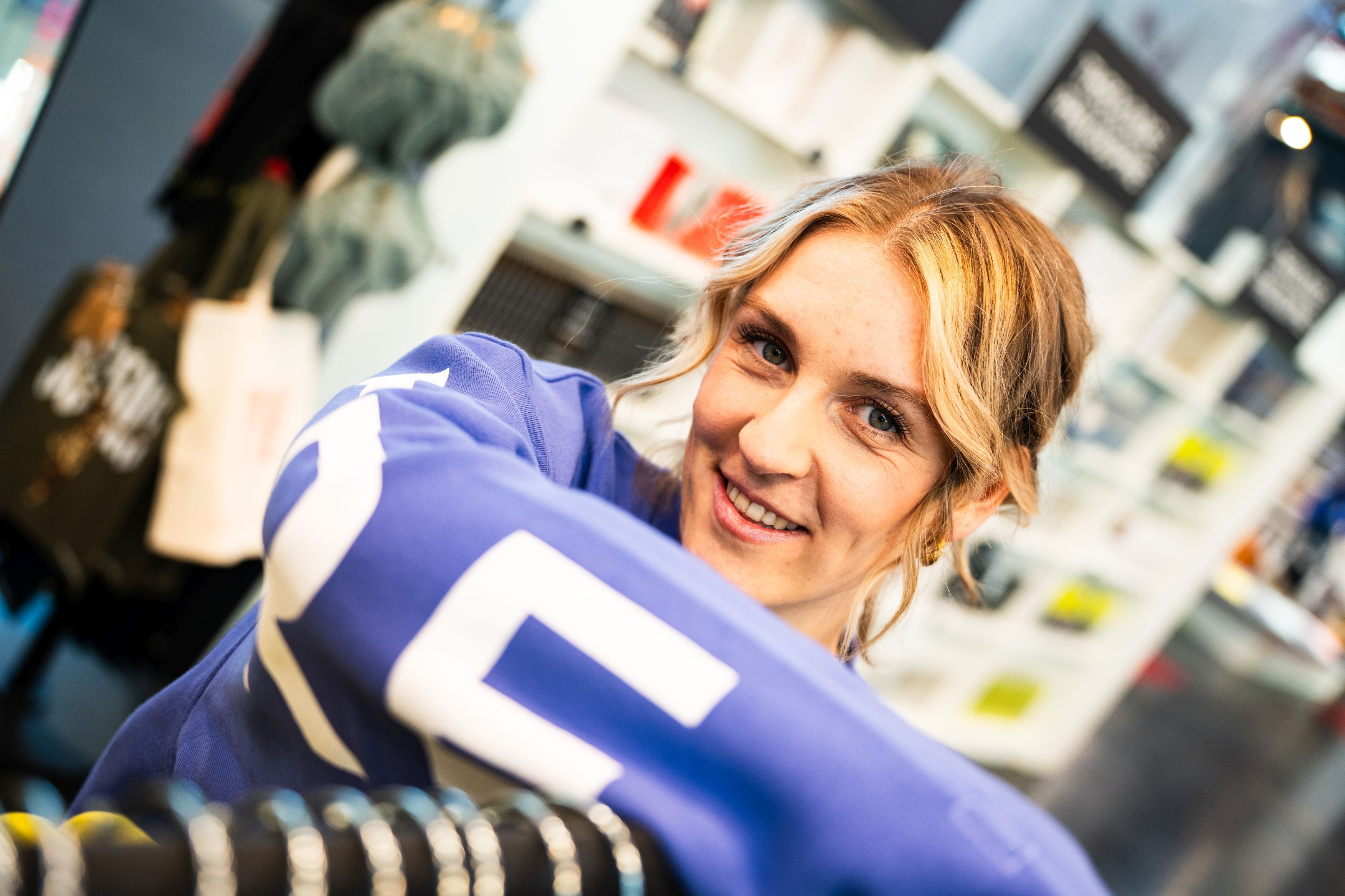 Sweater | GOD IS HERE | color Edition 2025