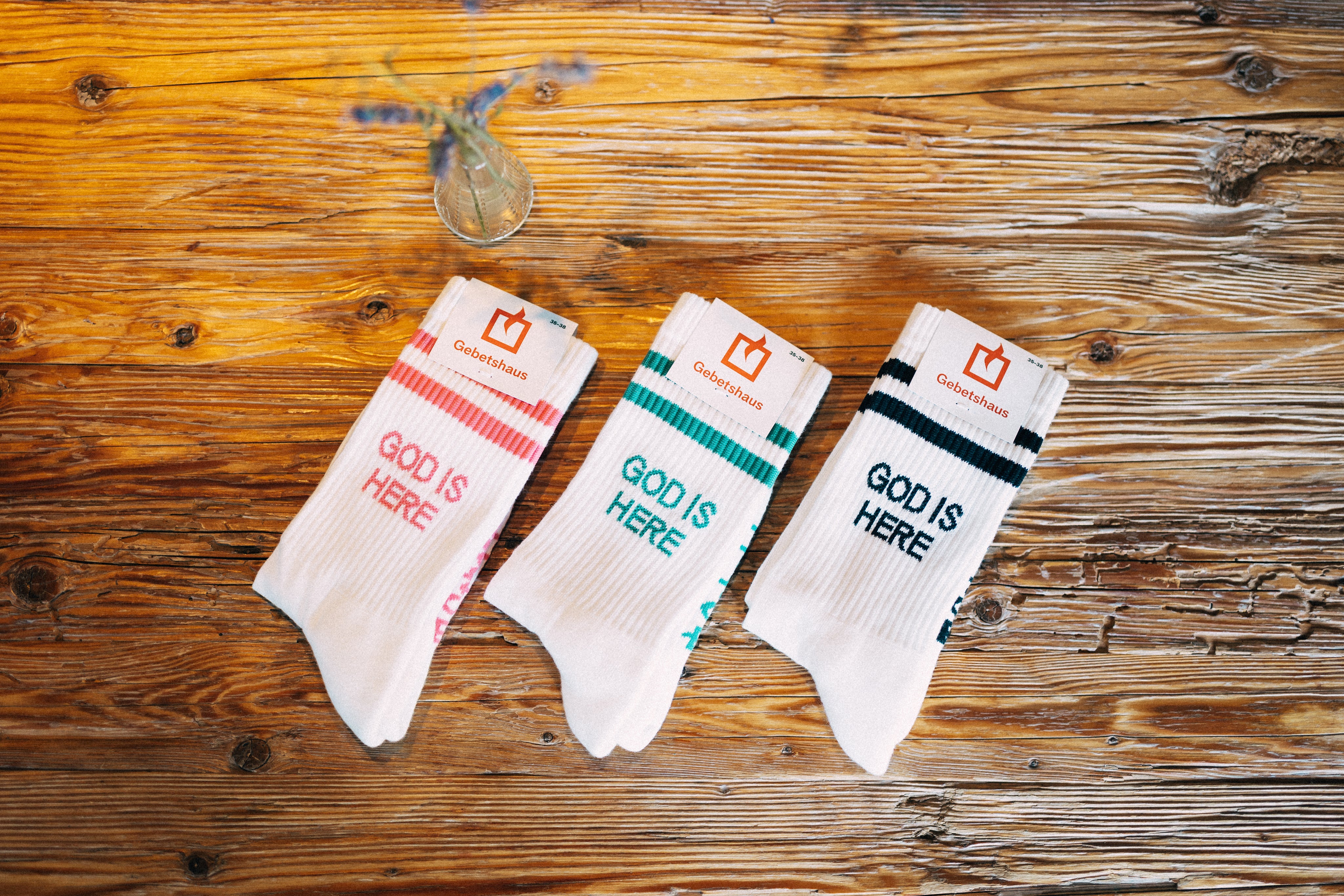 Socken | GOD IS HERE | pink