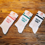 Socken | GOD IS HERE | schwarz