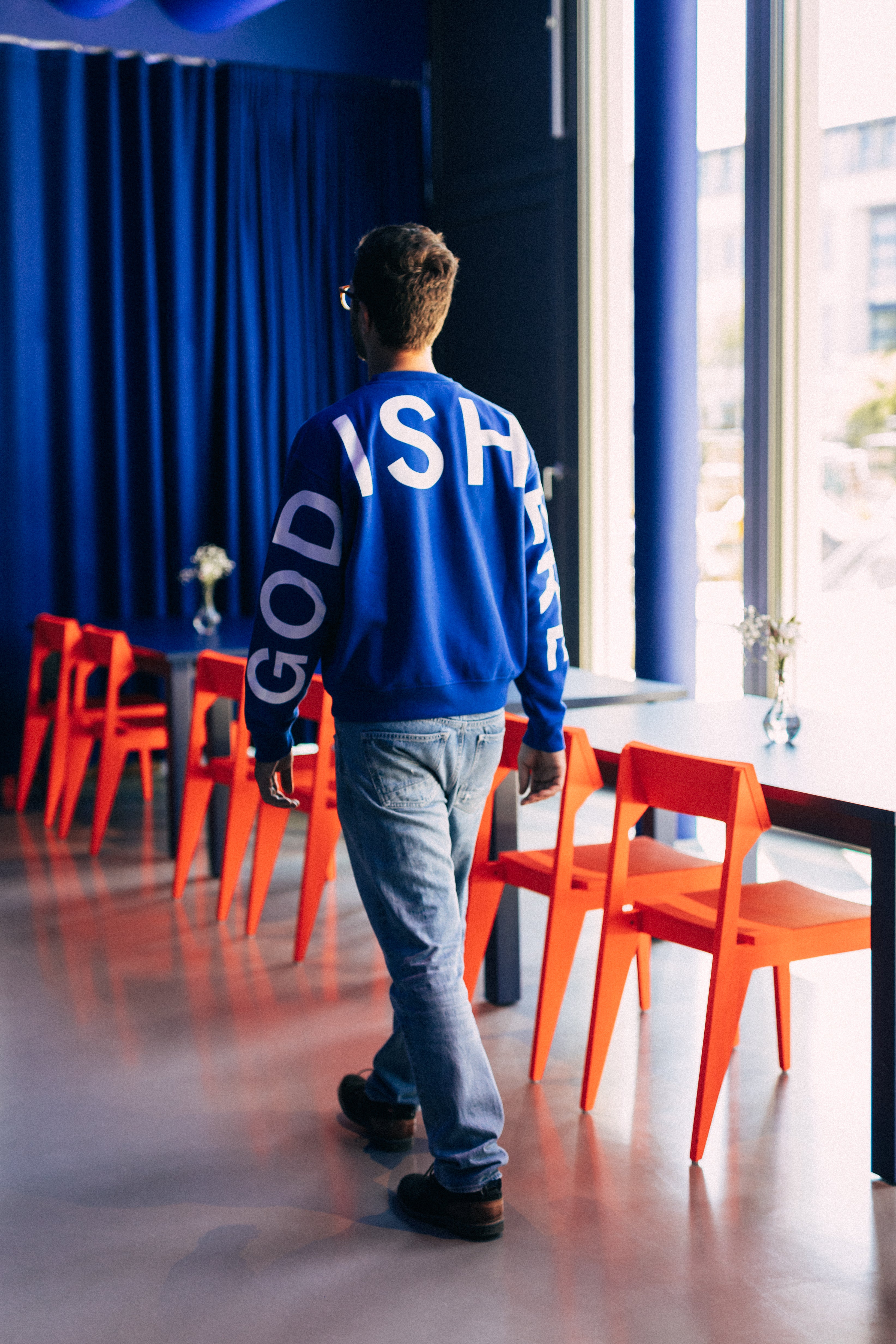 Sweater | GOD IS HERE | color Edition 2025 - Vorbestellung