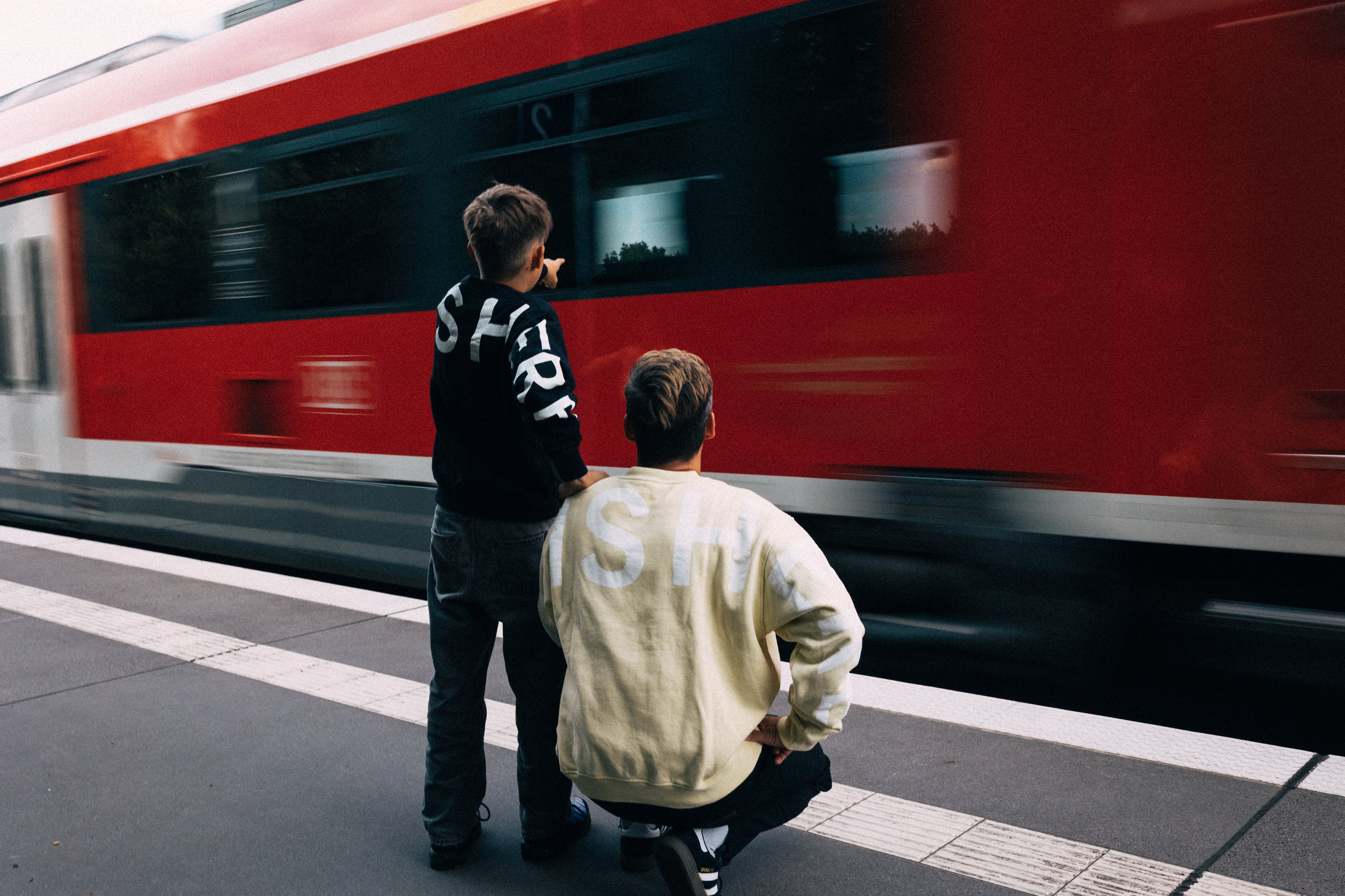 Sweater | GOD IS HERE | color Edition 2026 - day