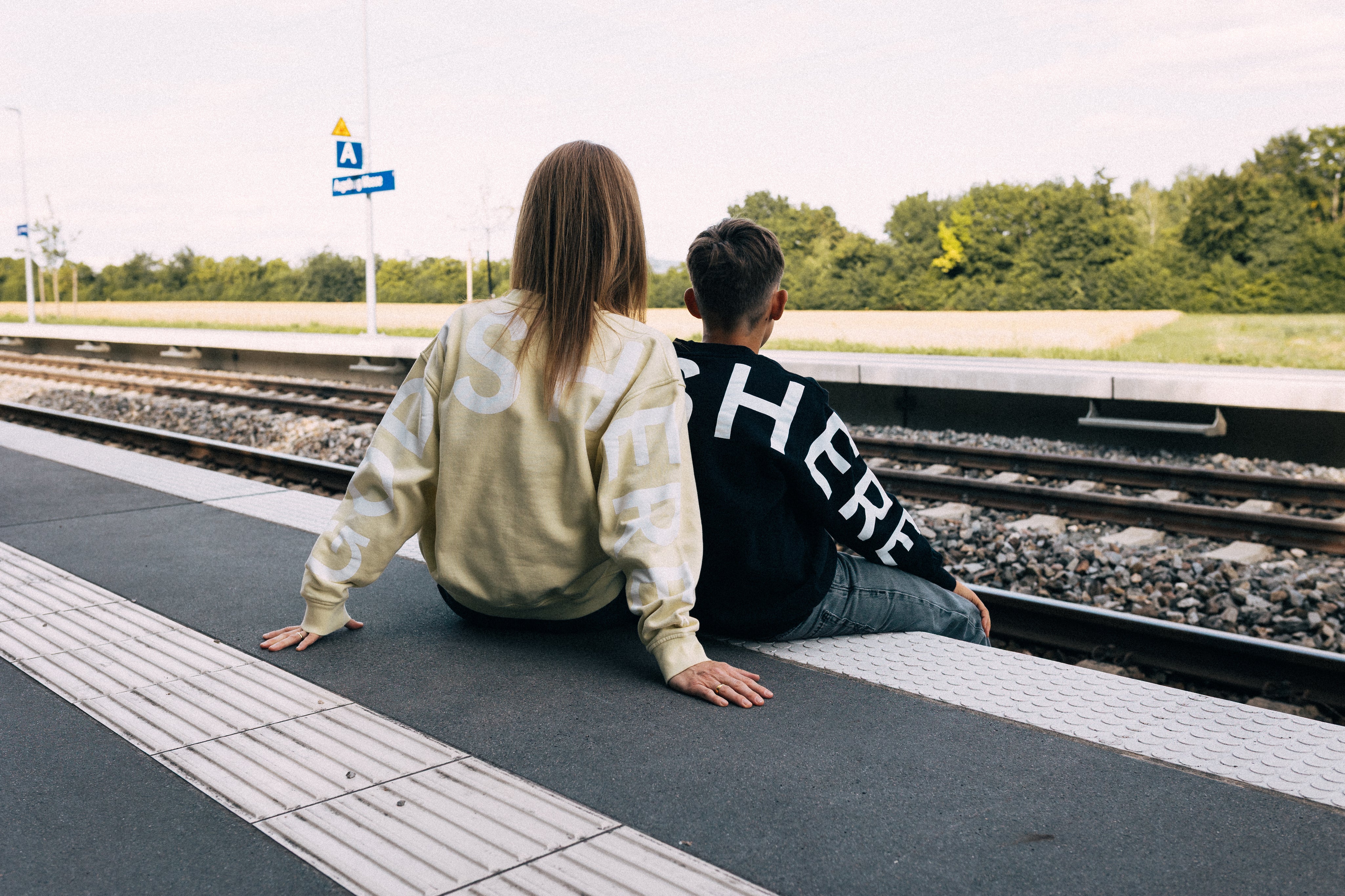 Sweater | GOD IS HERE | color Edition 2026 - day