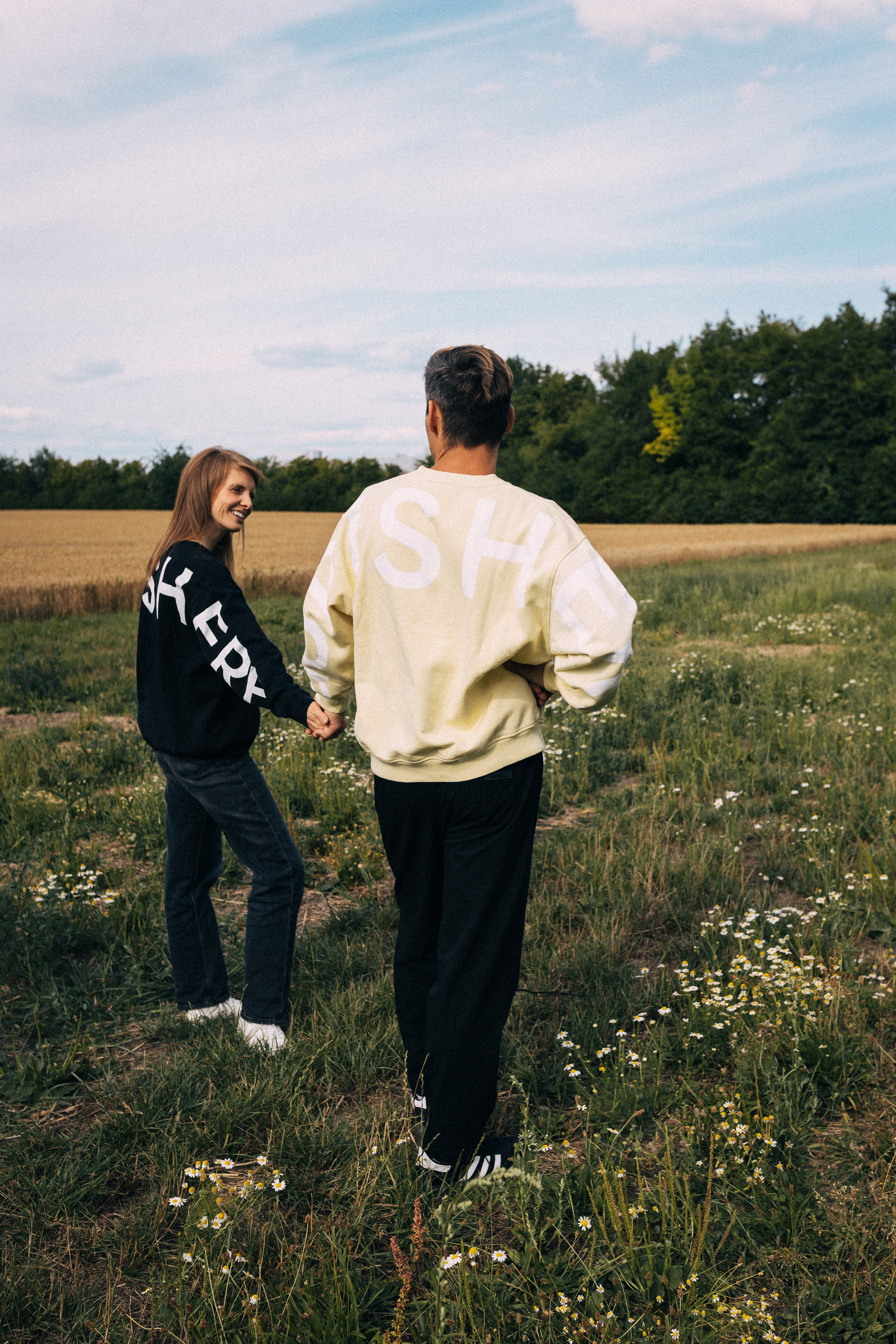 Sweater | GOD IS HERE | Edition 2026 - schwarz