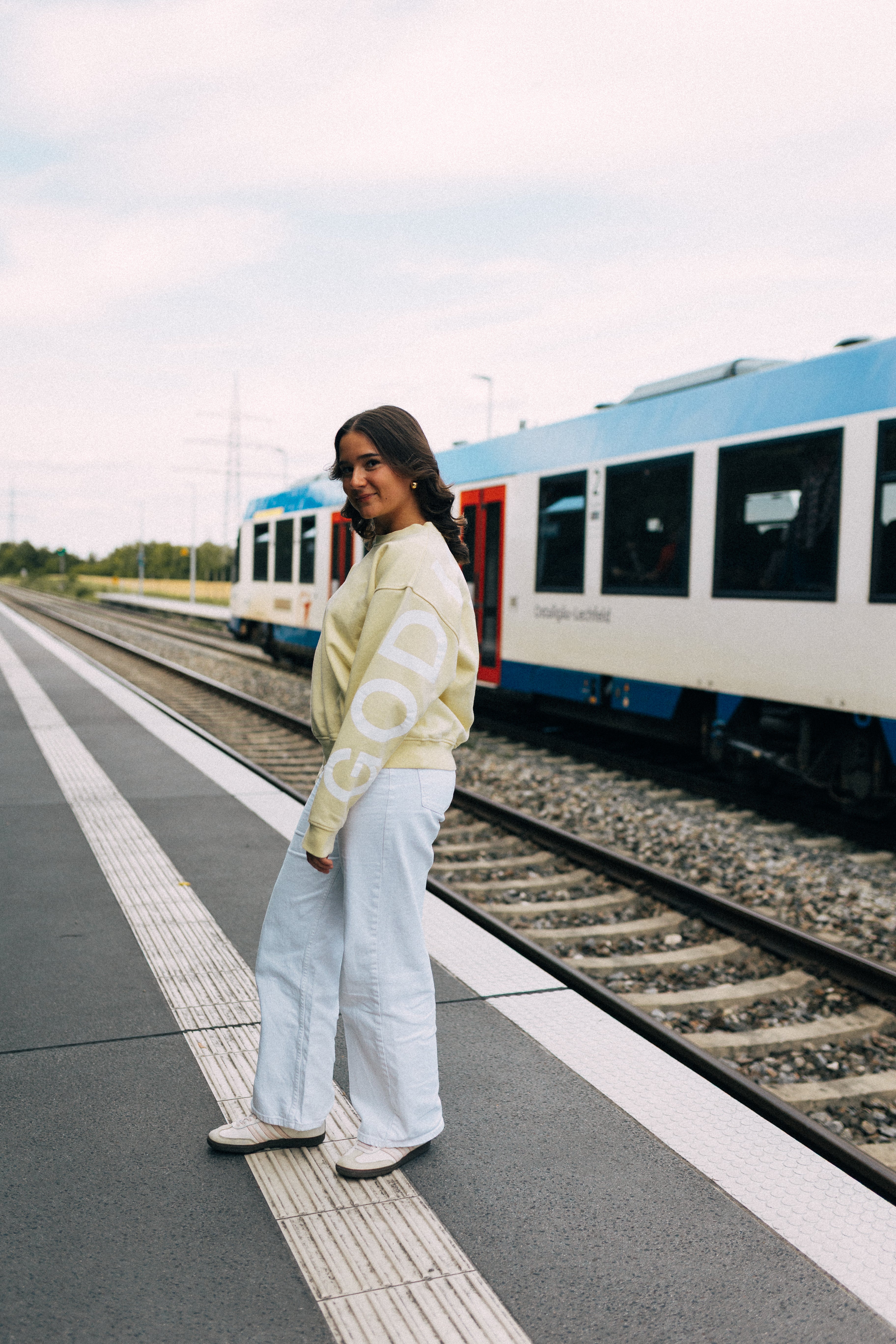 Sweater | GOD IS HERE | color Edition 2026 - day