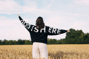 Sweater | GOD IS HERE | Edition 2026 - schwarz